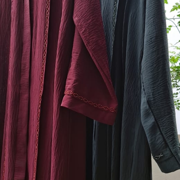 ABAYA CLEARANCE SALE!! (HAND STITCHED  FABRIC) - Picture 7 of 10